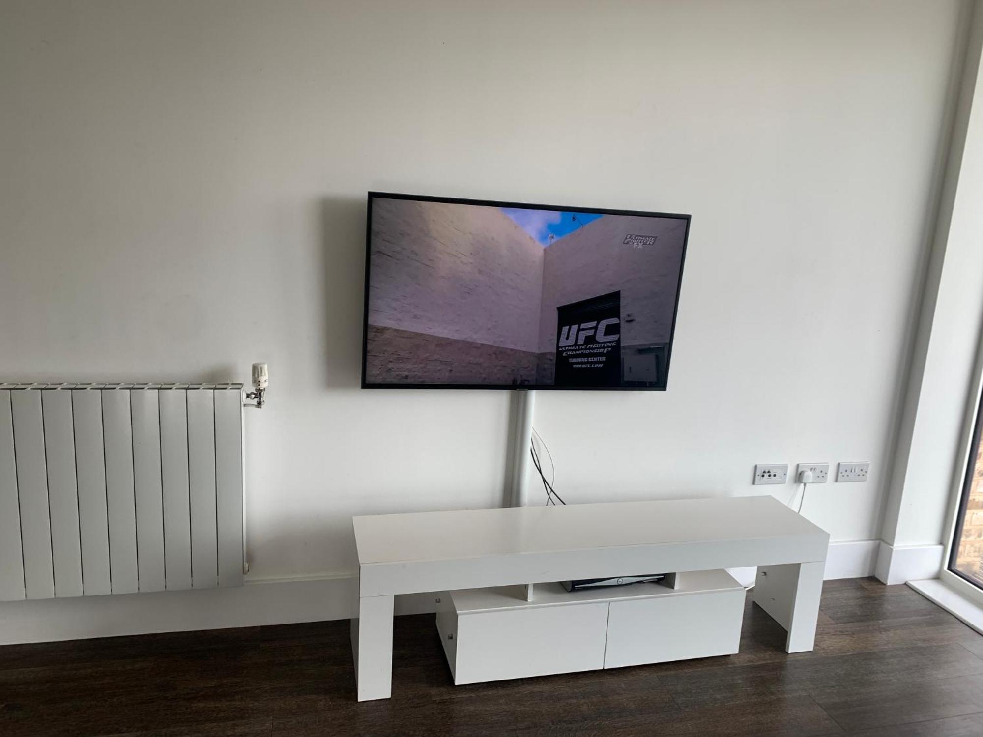 2 Bedroom 2 Bath 1 Ensuite In Roya Asenal Beautiful Views & Parking ลอนดอน ภายนอก รูปภาพ