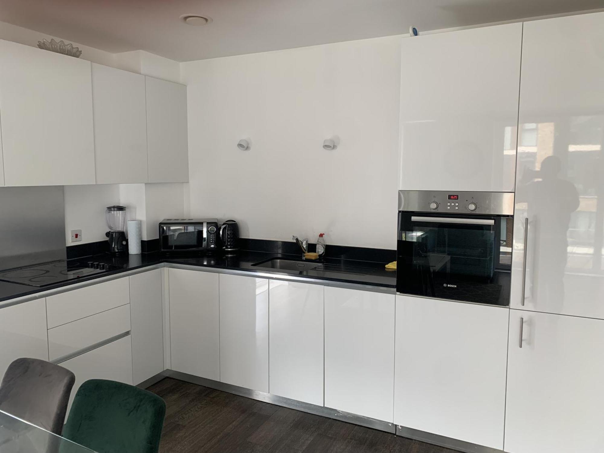 2 Bedroom 2 Bath 1 Ensuite In Roya Asenal Beautiful Views & Parking ลอนดอน ภายนอก รูปภาพ