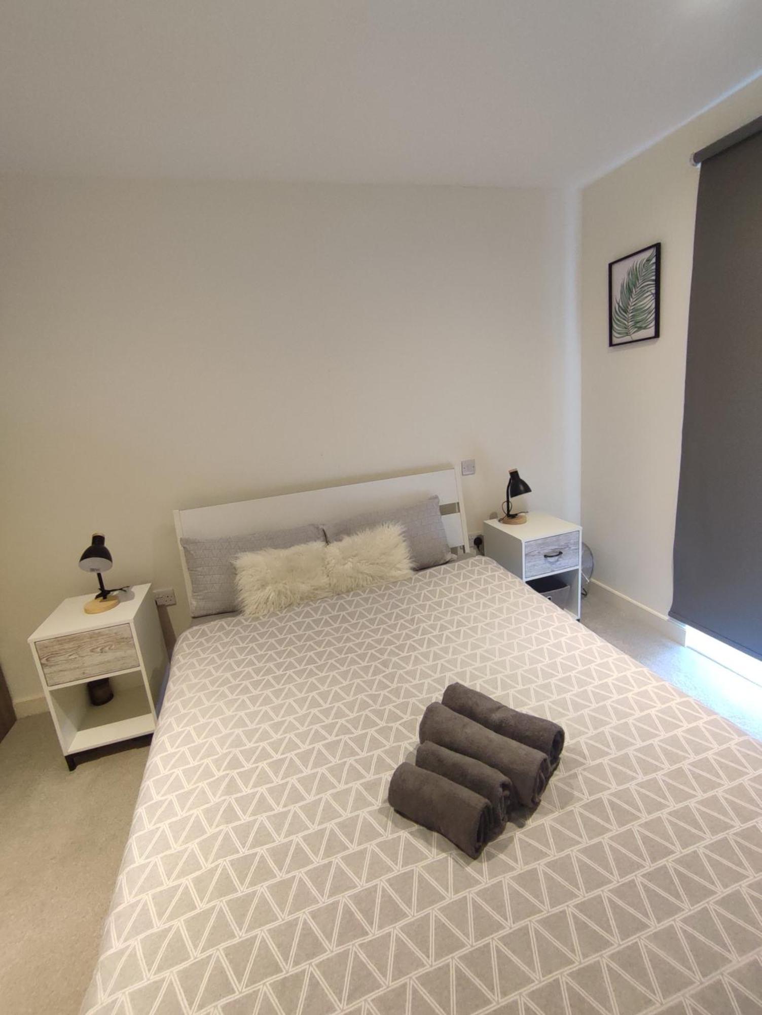 2 Bedroom 2 Bath 1 Ensuite In Roya Asenal Beautiful Views & Parking ลอนดอน ภายนอก รูปภาพ