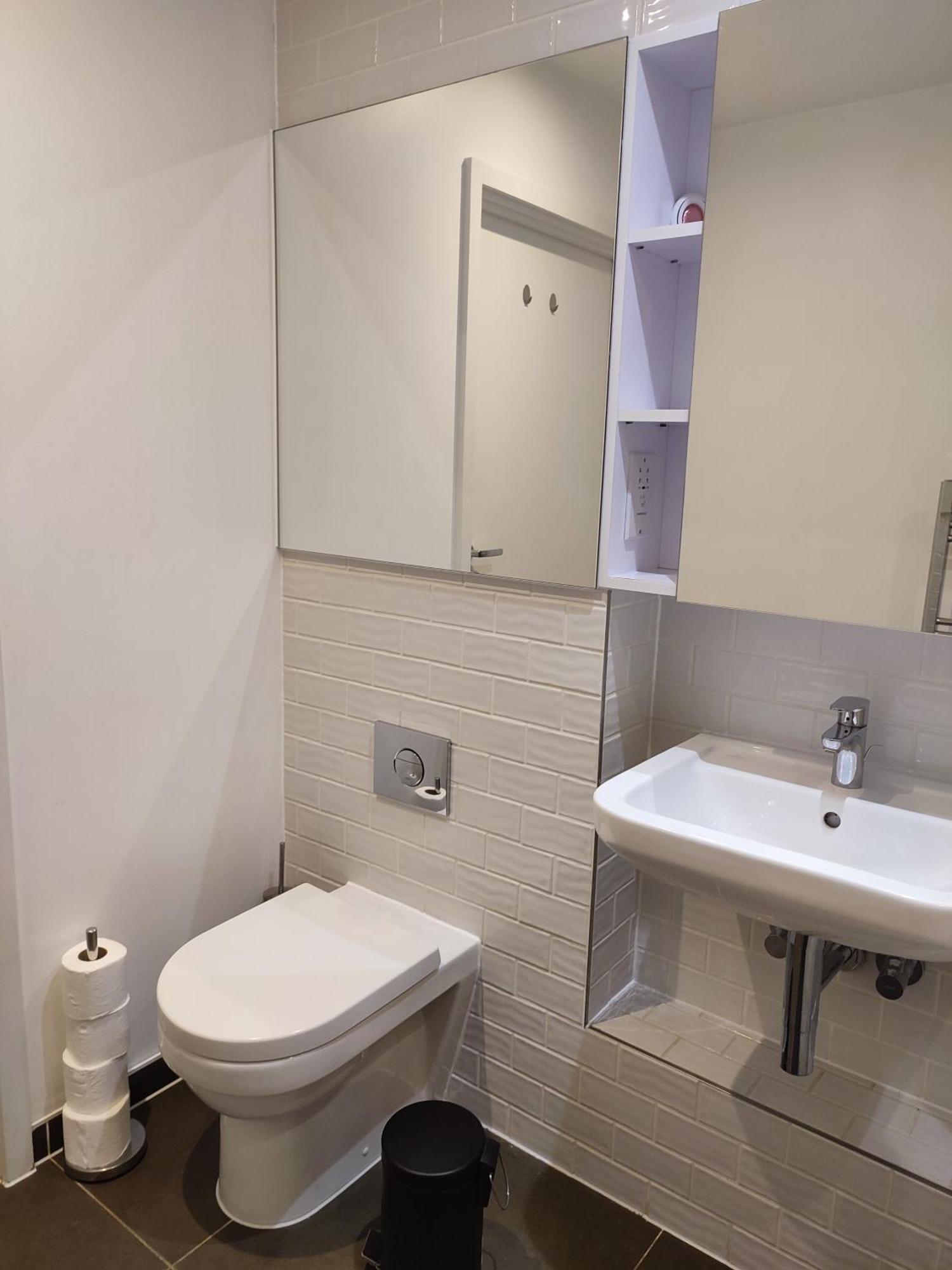 2 Bedroom 2 Bath 1 Ensuite In Roya Asenal Beautiful Views & Parking ลอนดอน ภายนอก รูปภาพ